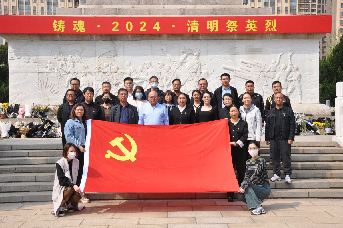 緬懷革命先烈，傳承紅色精神——市園林環(huán)衛(wèi)集團(tuán)赴濰坊市烈士陵園開展黨性教育活動(dòng)暨黨員“雙報(bào)到”活動(dòng)
